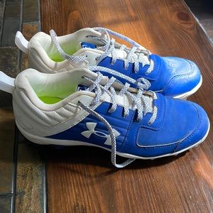 Under Armour boys baseball cleats